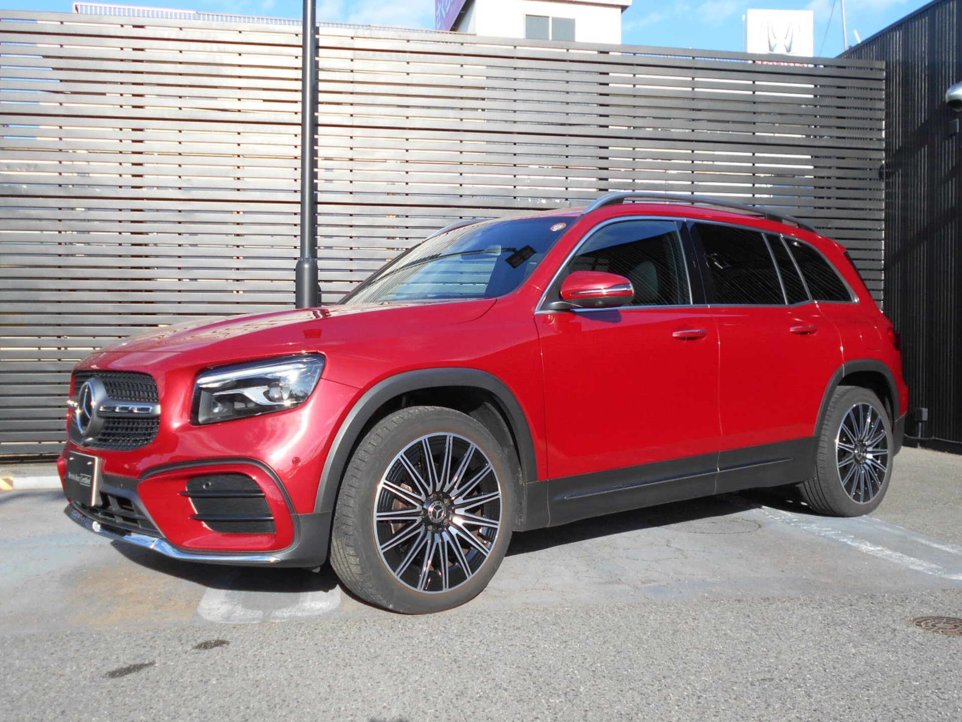 MERCEDES-BENZ GLB - View 1