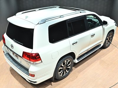 صورة 8 لـ 2021 Toyota LAND CRUISER 200