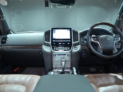 2021 Toyota LAND CRUISER 200 — фото 12