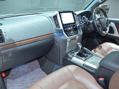 2021 Toyota LAND CRUISER 200 — фото 11
