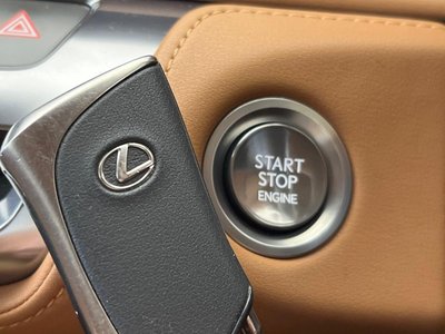2017 Lexus LC thumbnail 37