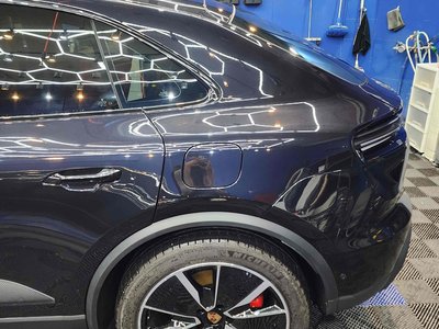 2025 Porsche MACAN photo 9