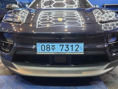 2025 Porsche MACAN photo 7