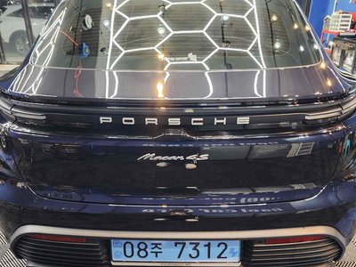 2025 Porsche MACAN photo 5