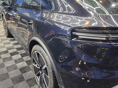 2025 Porsche MACAN photo 4