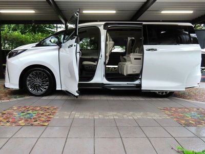 صورة مصغرة 56 لـ 2026 Lexus LM