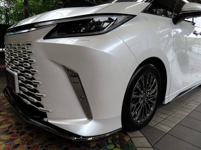 2026 LEXUS LM — фото 10