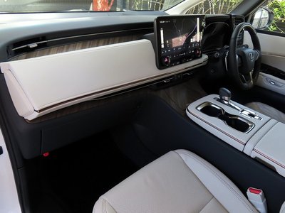 صورة مصغرة 57 لـ 2026 Lexus LM
