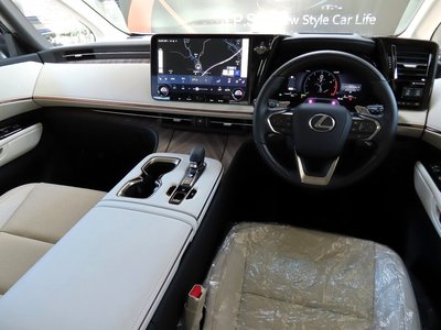 صورة مصغرة 40 لـ 2026 Lexus LM