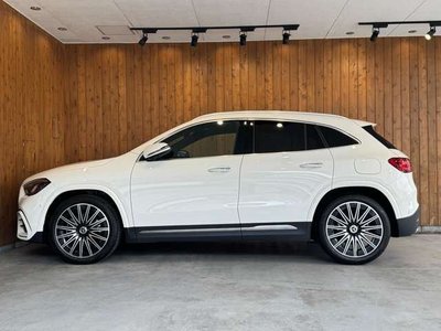 MERCEDES-BENZ GLA - 4