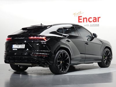 LAMBORGHINI URUS - 4