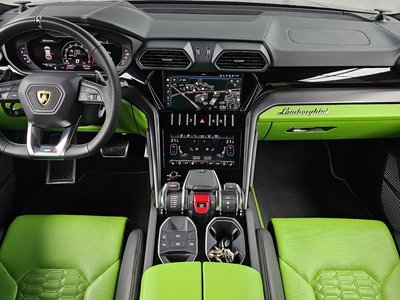 LAMBORGHINI URUS - 5