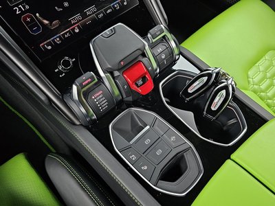 LAMBORGHINI URUS - 9