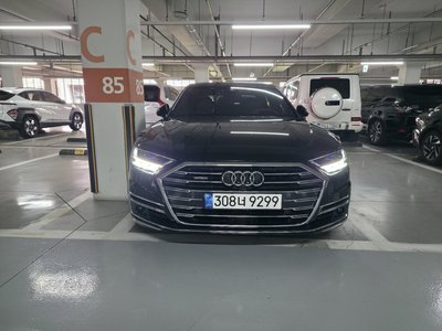 AUDI A8 - 1