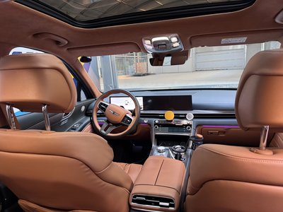 2025 Genesis GV80 photo 2