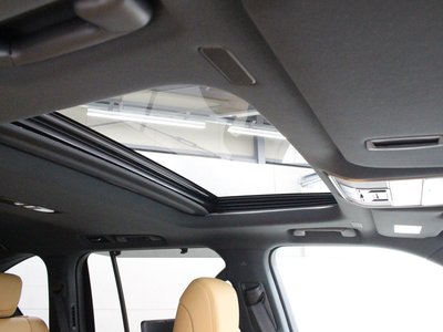 2024 Lexus LX — миниатюра 16