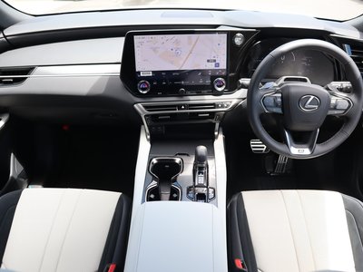 صورة 8 لـ 2025 Lexus RX