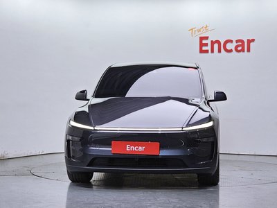 TESLA MODEL Y - 3