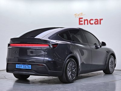 TESLA MODEL Y - 2