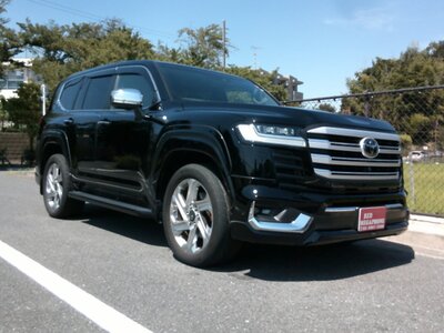 TOYOTA LAND CRUISER 300