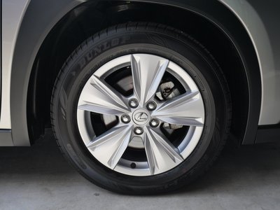 صورة مصغرة 18 لـ 2025 Lexus UX