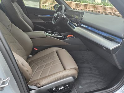 2025 BMW 5 SERIES 缩略图 13