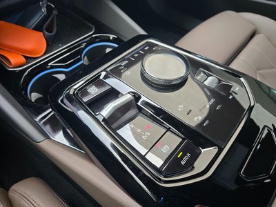 2025 BMW 5 SERIES 缩略图 12