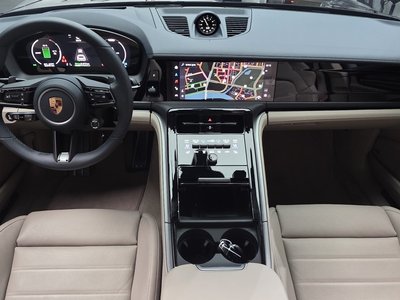 صورة 5 لـ 2025 Porsche PANAMERA