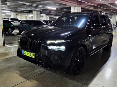 2025 BMW X7 照片 1