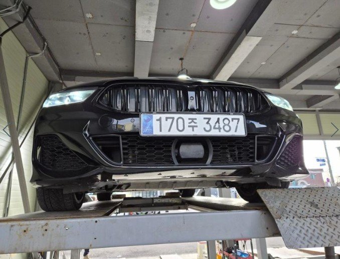 BMW 8 SERIES - View 1