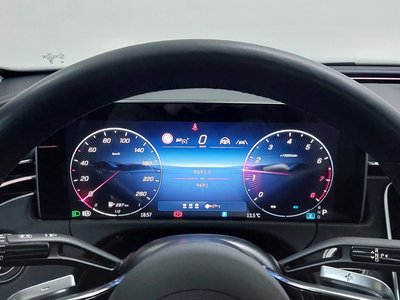 MERCEDES-BENZ E-CLASS - 8