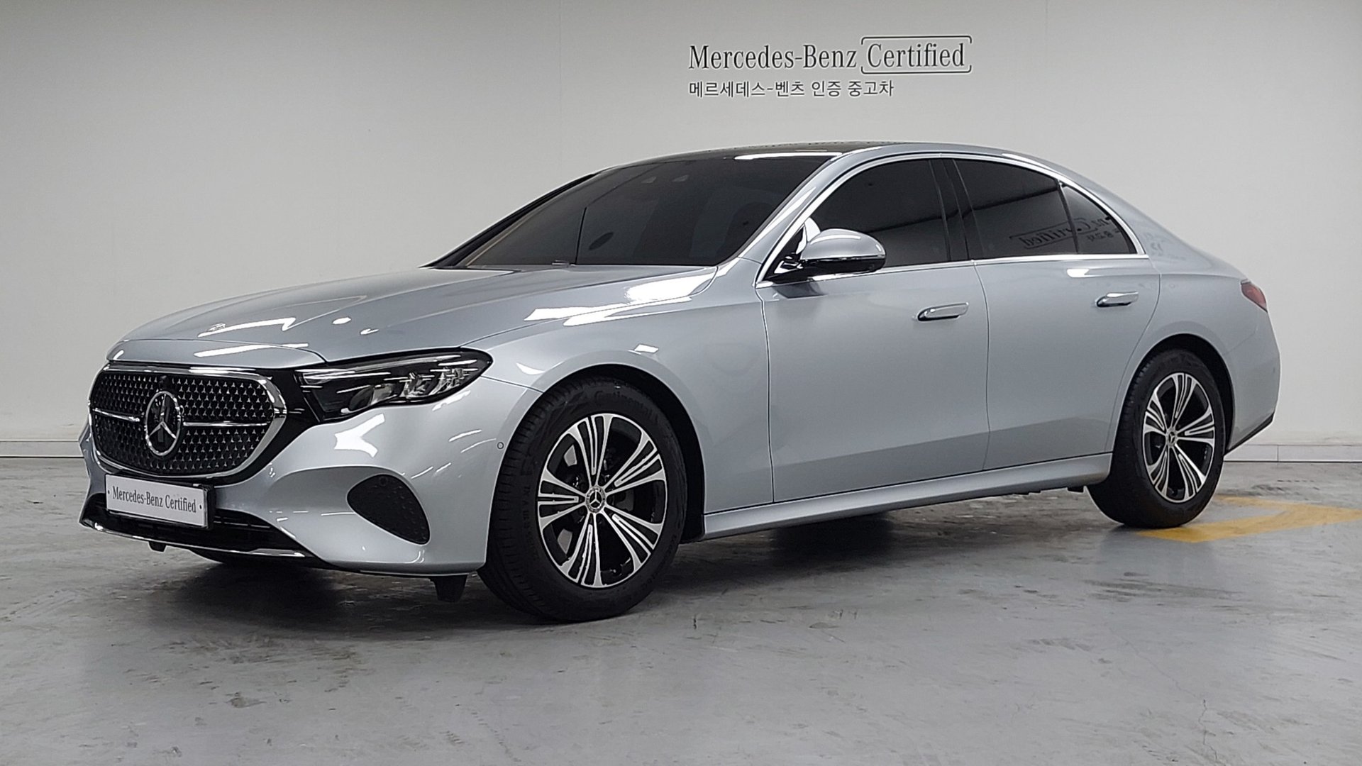 MERCEDES-BENZ E-CLASS - View 1