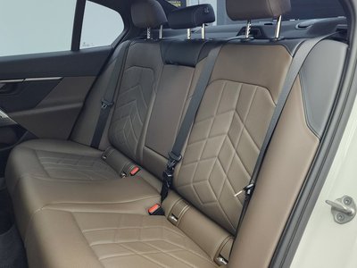 2025 BMW 5 SERIES — миниатюра 19