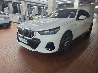 BMW 5 SERIES - 1