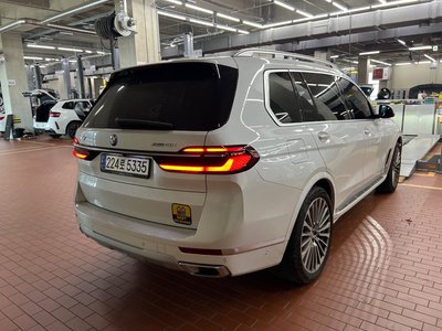 2023 BMW X7 photo 2