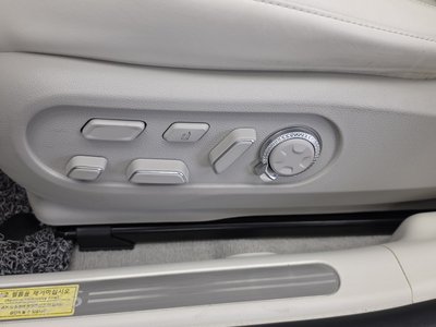 2022 Genesis GV60 — миниатюра 32