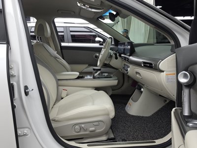 2022 Genesis GV60 — миниатюра 17