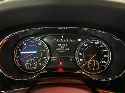 BENTLEY BENTAYGA - 7