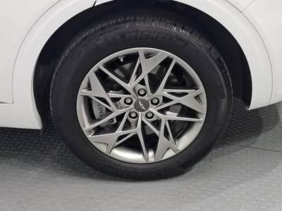 صورة 8 لـ 2023 Genesis GV70