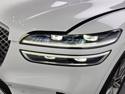 صورة 9 لـ 2023 Genesis GV70