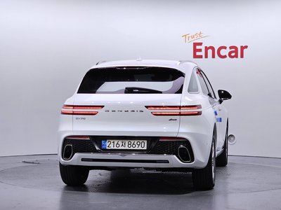 صورة 4 لـ 2023 Genesis GV70