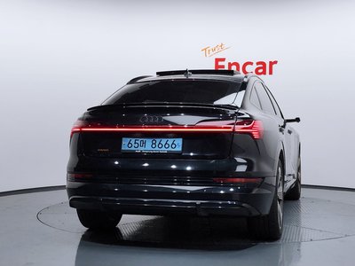 AUDI E-TRON - 3