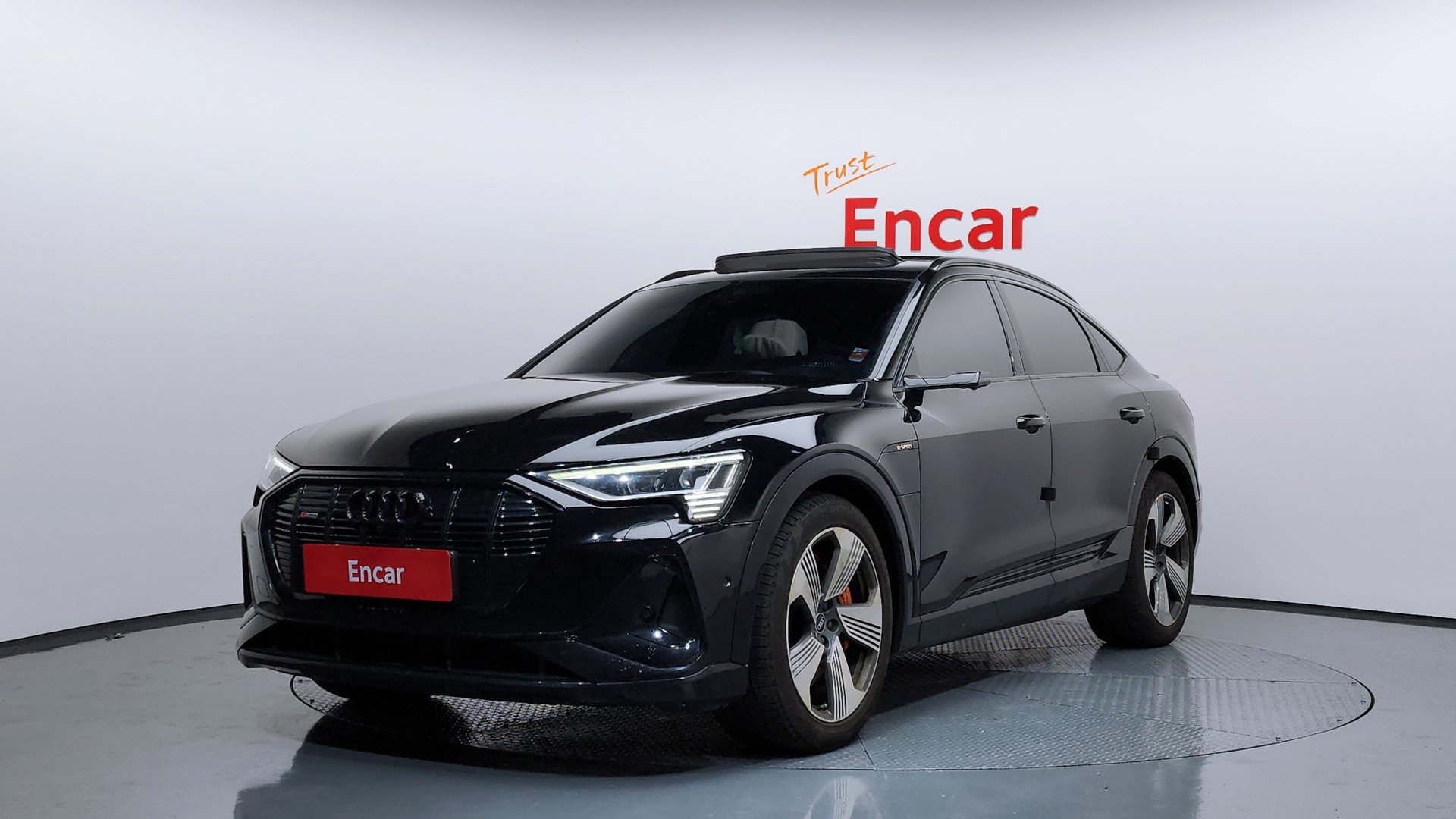 AUDI E-TRON - View 1