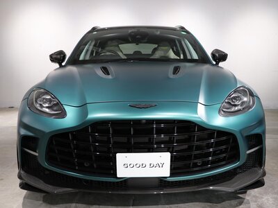 ASTON MARTIN DBX - 4