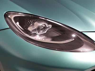 ASTON MARTIN DBX - 6