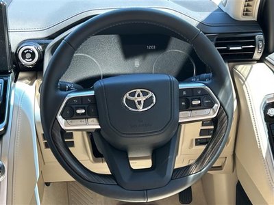 2024 Toyota LAND CRUISER 300 — миниатюра 18