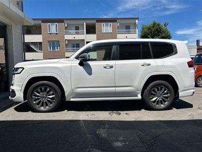2024 Toyota LAND CRUISER 300 — миниатюра 29