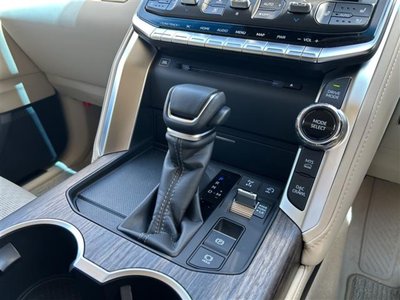 2024 Toyota LAND CRUISER 300 — миниатюра 17
