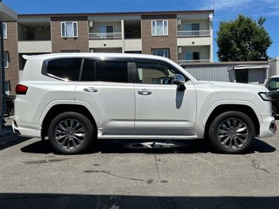 2024 Toyota LAND CRUISER 300 — миниатюра 32