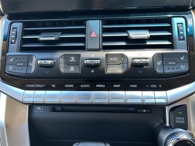 2024 Toyota LAND CRUISER 300 — миниатюра 13